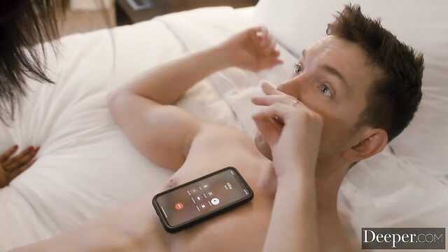 Қара қыз қатал ғашықты Мұқият қуантады