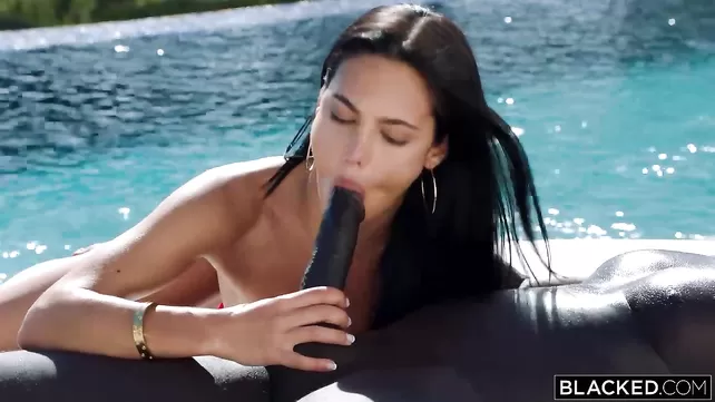 Красотка табылды қара мүшесі бұлшық ет негр