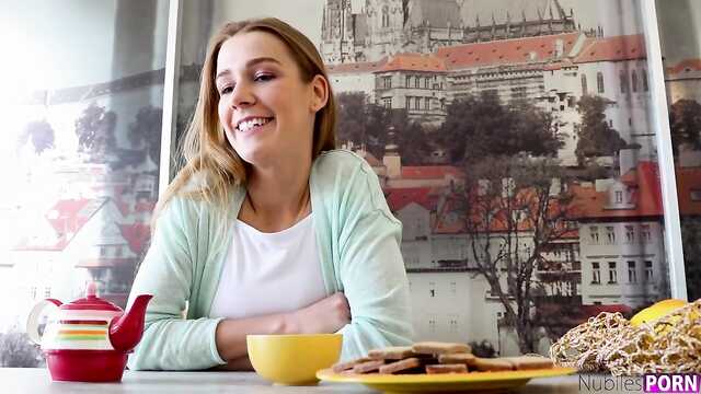 Ас үйдегі бала қатерлі ісікке шалдыққан және қызыл түсті