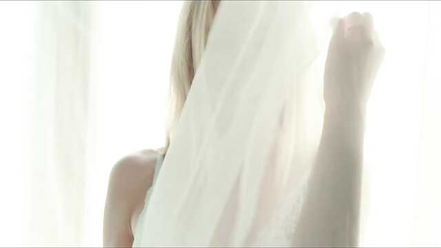 Chłopaki po spacerze mają w pokojach hotelowych dziewczyn