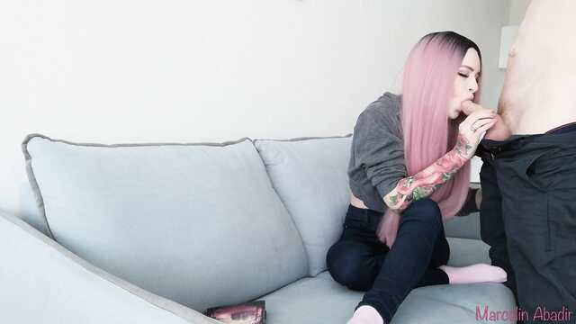 A pink-haired chick in jeans gave herself into a narrow pussy