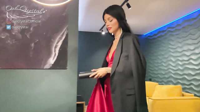 Kupił piękną kobietę i rżnie ją w cipkę i dupek