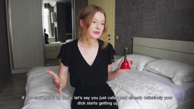 Młoda kobieta z idealną piersią jęczy pod naciskiem członka