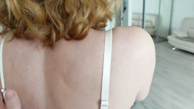 Тёлочка из клининга отдалась пиздализу на кухне