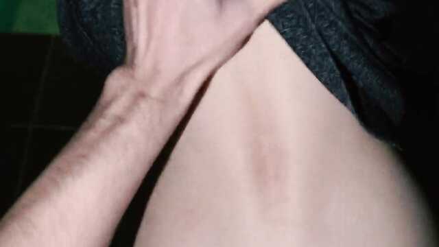 Du hast die Schlampe im Eingang gefickt, weil Sie nirgendwo anders ist