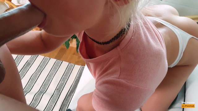 Die Puppe hat sie selbst in ihren Arsch eingeladen