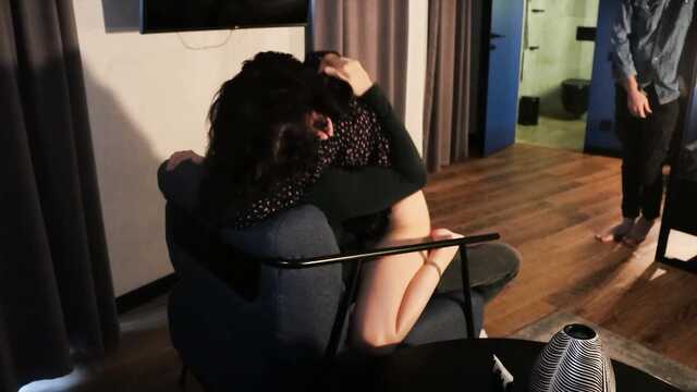 Rogacz w milczeniu obserwuje Seks żony z kochankiem