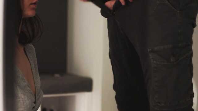 O namoro no Tinder imediatamente se transformou em uma briga