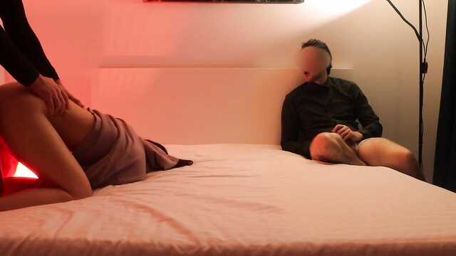 Facet uwielbia patrzeć na seks swojej dziewczyny z kochankiem