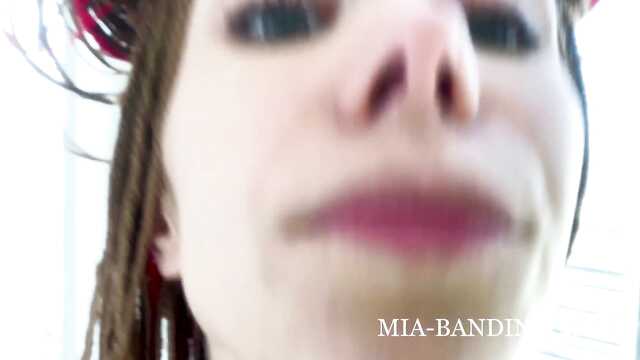 Dziarski skóra pieprzy się za nowy telefon