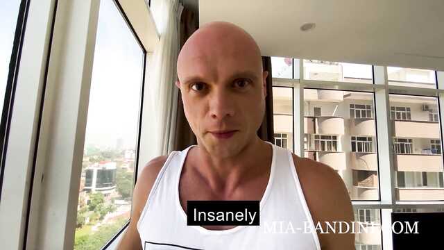 Dziarski skóra pieprzy się za nowy telefon