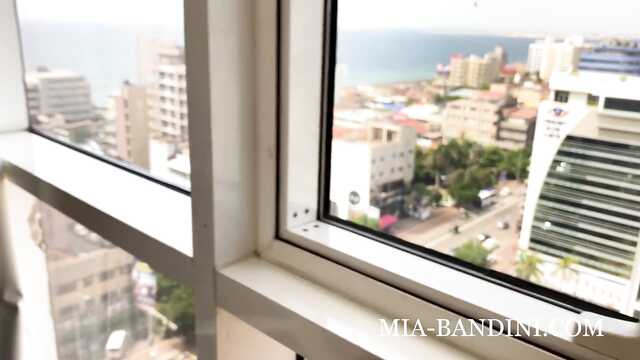 Dziarski skóra pieprzy się za nowy telefon