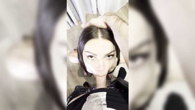 Глазастая просто зачетно сосет