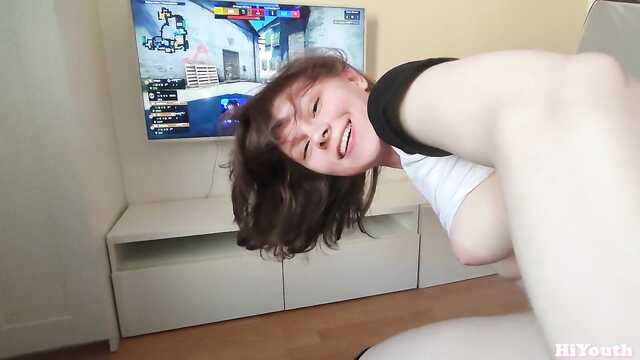 Веселая москвика всегда рада большому члену