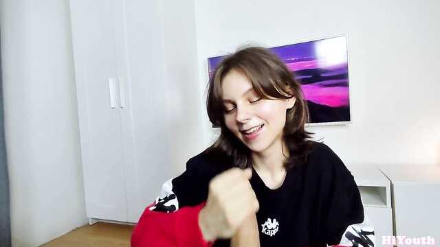 Скінчив в ротик, трахнув раком і додав на обличчя