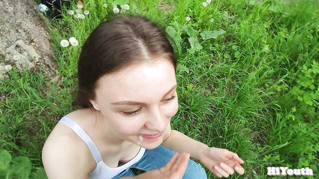 Кончил от минета и трахает на природе раком стоя