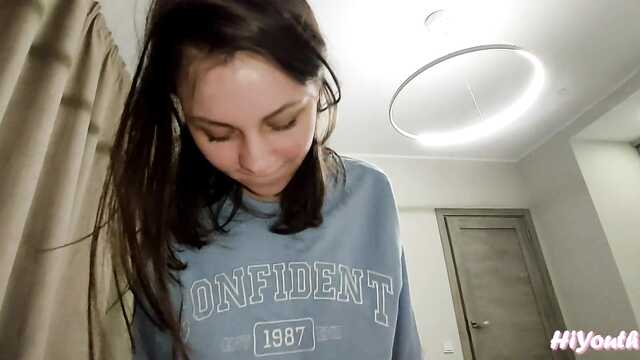 Hübscher Mann bittet um Sperma in Ihrem Mund nach dem sex