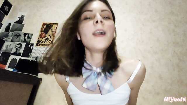 Cutie przejechała kutasa i umyła się spermą