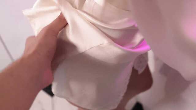 Piękna Ellie Moore się usiadła i cholera zjadła