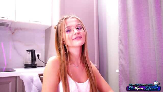 Na stole kurwa rozbrykany pierdzi z nauczycielem