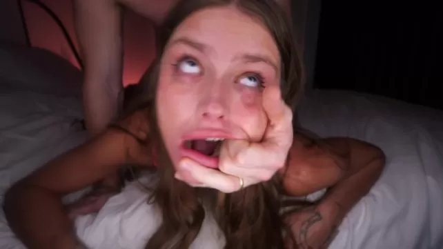 Savoureux suce la bite, baise et se masturbe la chatte