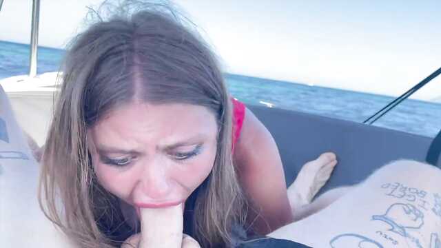 Wpadłem w usta piękności podczas spaceru po morzu