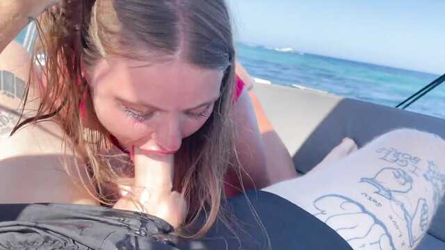 Wpadłem w usta piękności podczas spaceru po morzu