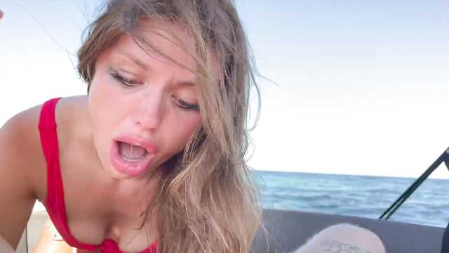 Wpadłem w usta piękności podczas spaceru po morzu