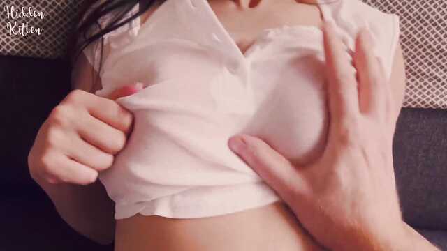 Najlepiej laska pieprzy się w pozycji nowotworem potrząsając cyckami