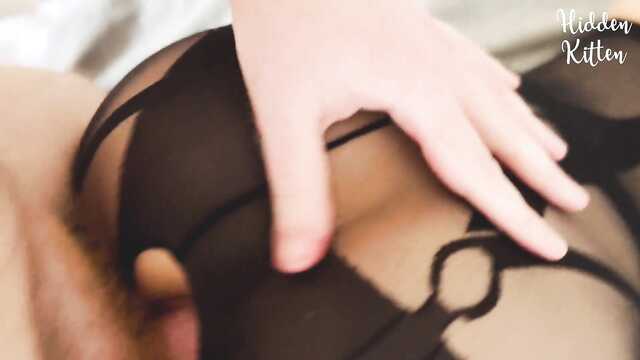 Мастурбируют друг дружке и случаются в киску