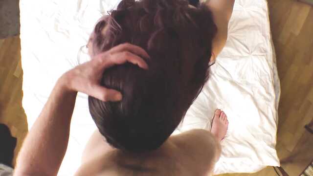 Ssie i wali konia kutasa cyckami przed smażeniem cipki