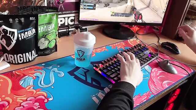 Минет и анал с белокурой доставщицей еды за косяк