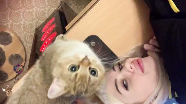 Телка отвлекла анальной дырочкой геймера от компьютера