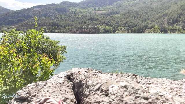 Русская шалава дает незнакомцу на природе