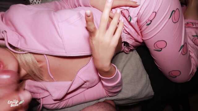 Siostra poprosiła, żeby ją pieprzyć tak mocno, jak to możliwe