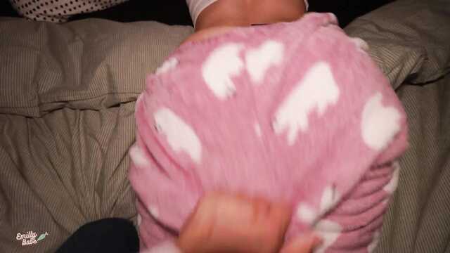 Facet nie mógł przejść obok śpiącej suki z dużą dupą