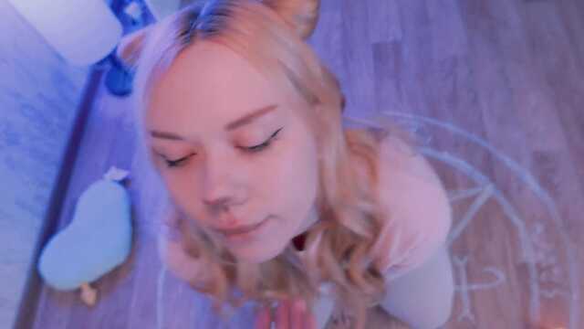 Wsadził kutasa pod ogonek przebiegłej suczki