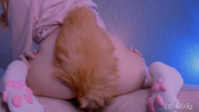 Wsadził kutasa pod ogonek przebiegłej suczki