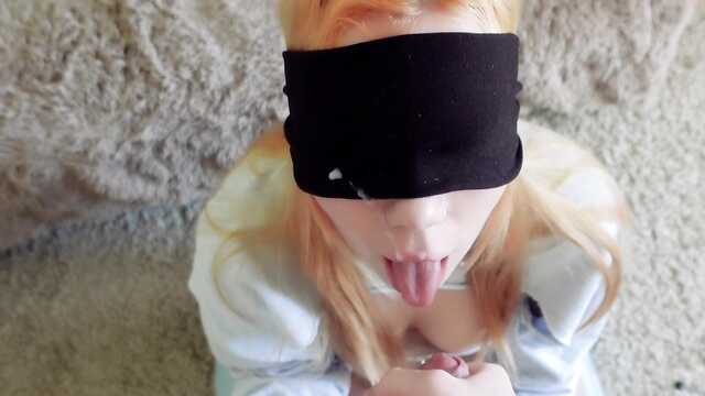 Podczas gier z kuzynką wsadził jej kutasa w usta