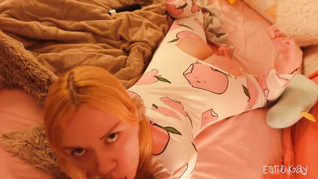 Лечит свою сестру проёбом ее сочной сраки