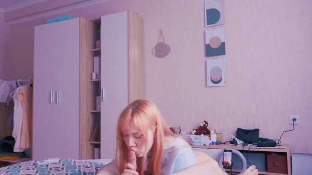 Die bescheidene Frau wird von der Pilotin auf den Schwanz eines Freundes gepflanzt