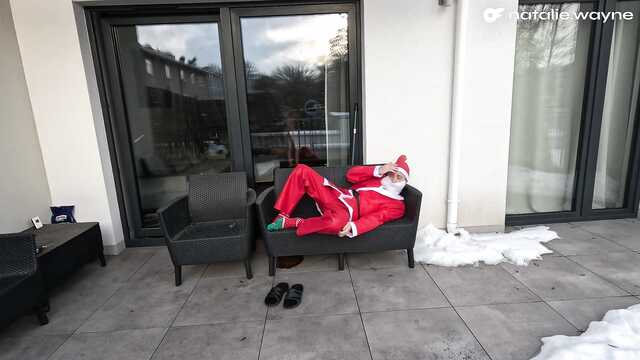 Я Снегурка и я хочу ебаться под елкой