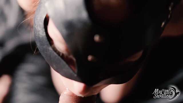 Zamieniła się w Kobietę Kota, aby połknąć spermy