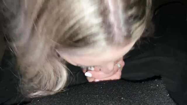 Отсосала хрен своему бойфренду возле пирса