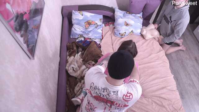 Rogacz pieprzy gumową lalkę podczas gdy Gruba zdradza