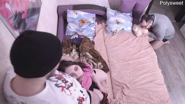 Rogacz pieprzy gumową lalkę podczas gdy Gruba zdradza