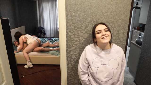 Застукала секс ағасы оның толстенькой қызымен