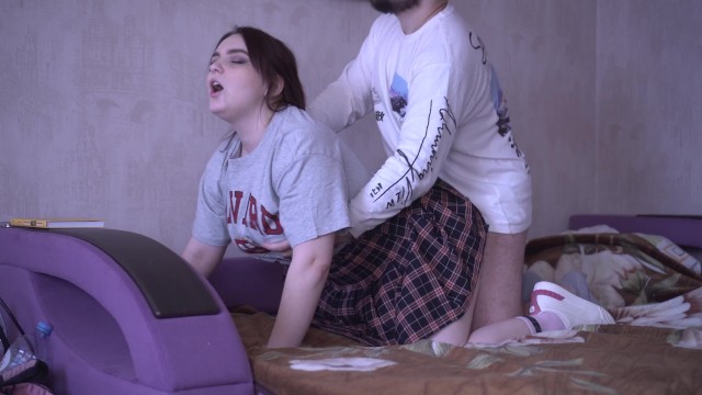 Laseczka szlachetnie obciągając fiuta zerżnięta na łóżku z kochankiem