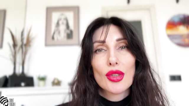 Sexy russische milf bittet um Sperma auf Ihre Beine