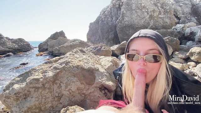 Wśród skał obdarzyła fana robieniem laski